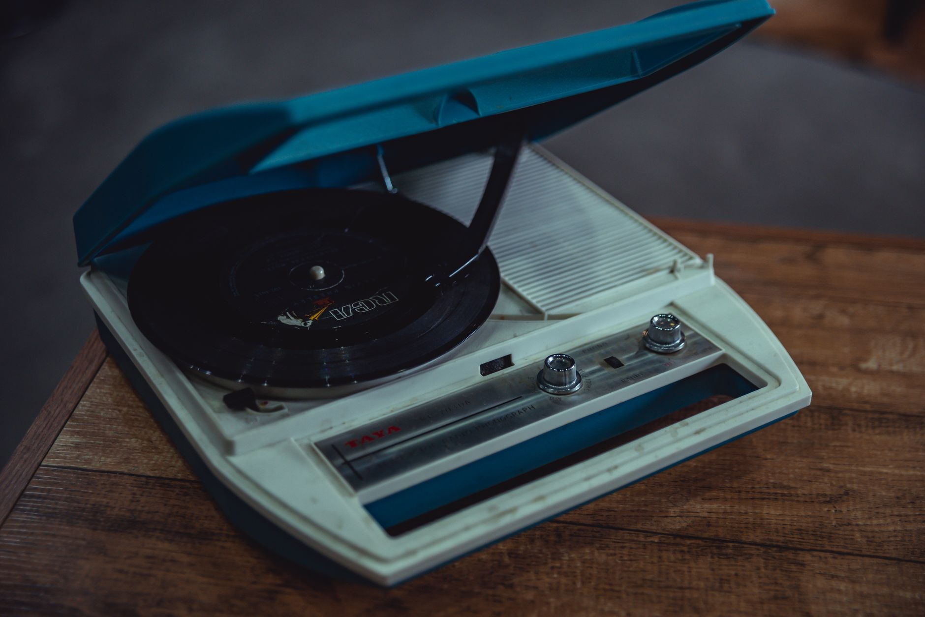 Retro record player and turntable evoking 1960s listening culture