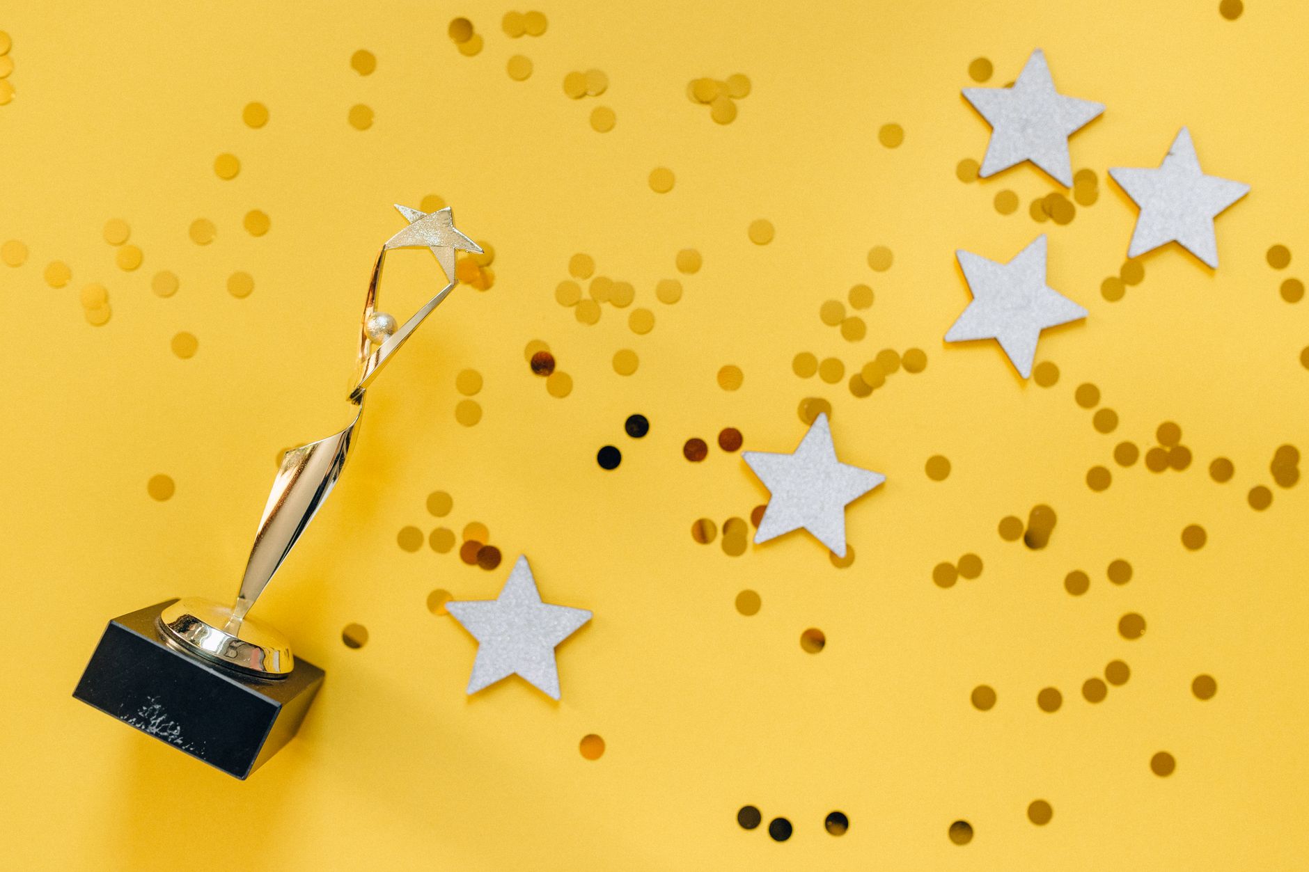 Golden award statuette representing Oscar Best Picture winners